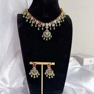 Elegant Gold and Green Necklace Set